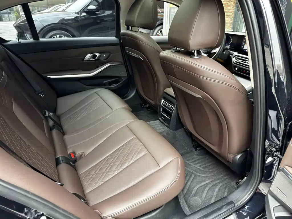 BMW 3 Series 2023 — фото 18