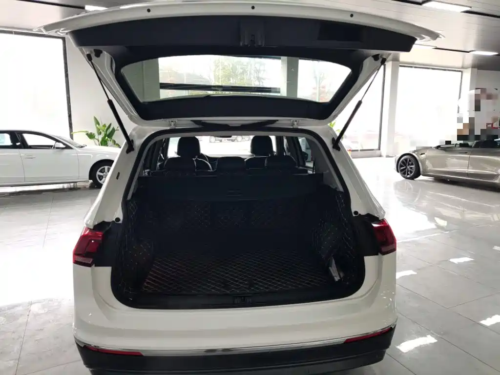 Volkswagen Tiguan L 2018 — фото 15