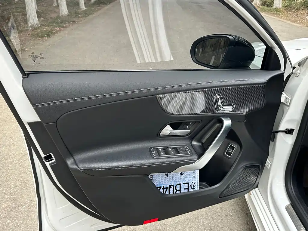 Mercedes-Benz A-Class 2023 — фото 11