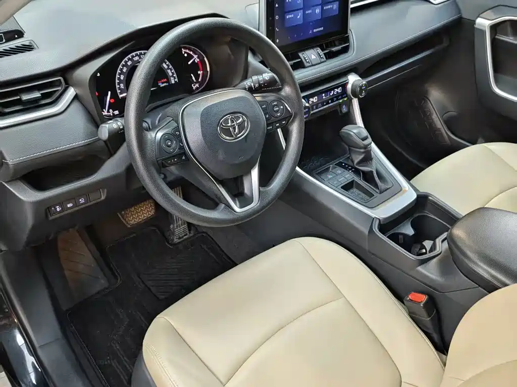 Toyota RAV4 2022 — фото 11