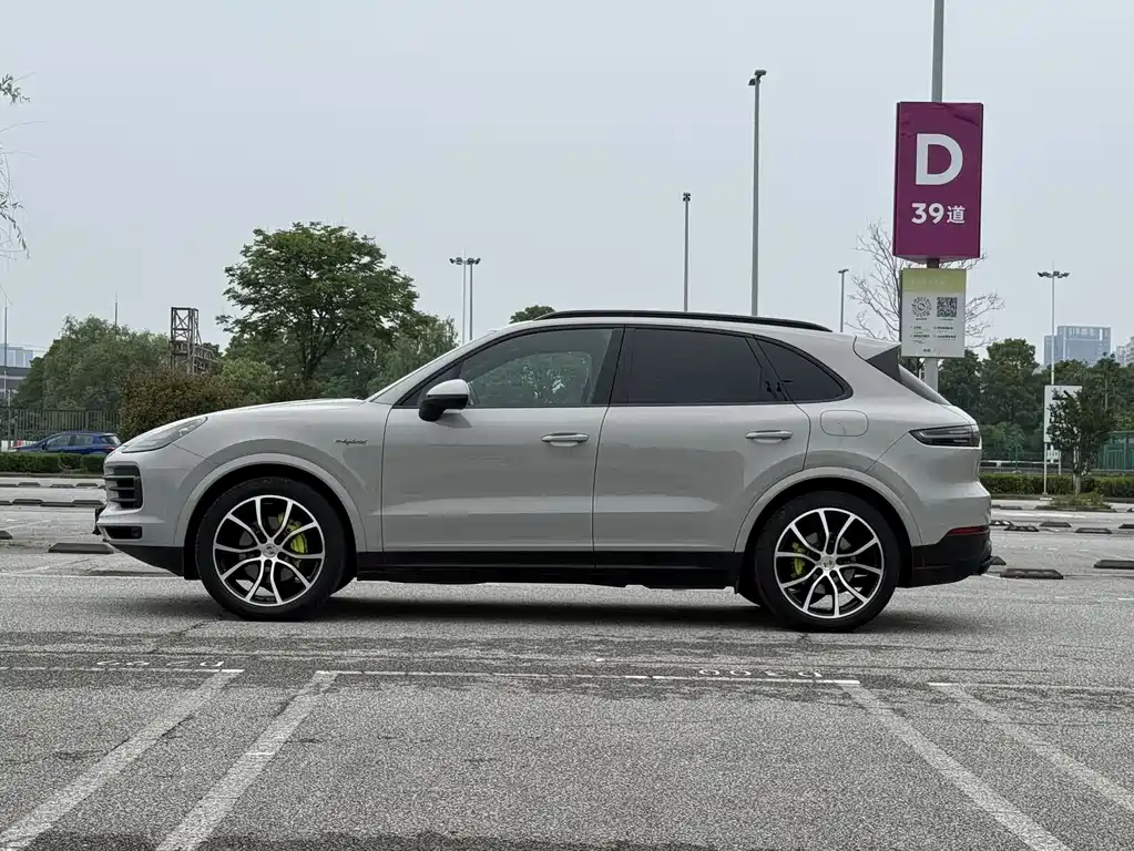 Porsche Cayenne Hybrid 2023 — фото 4