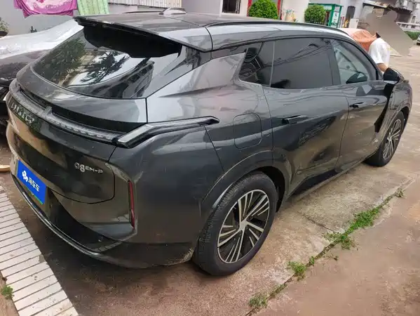 Lynk & Co 08 EM-P 2025