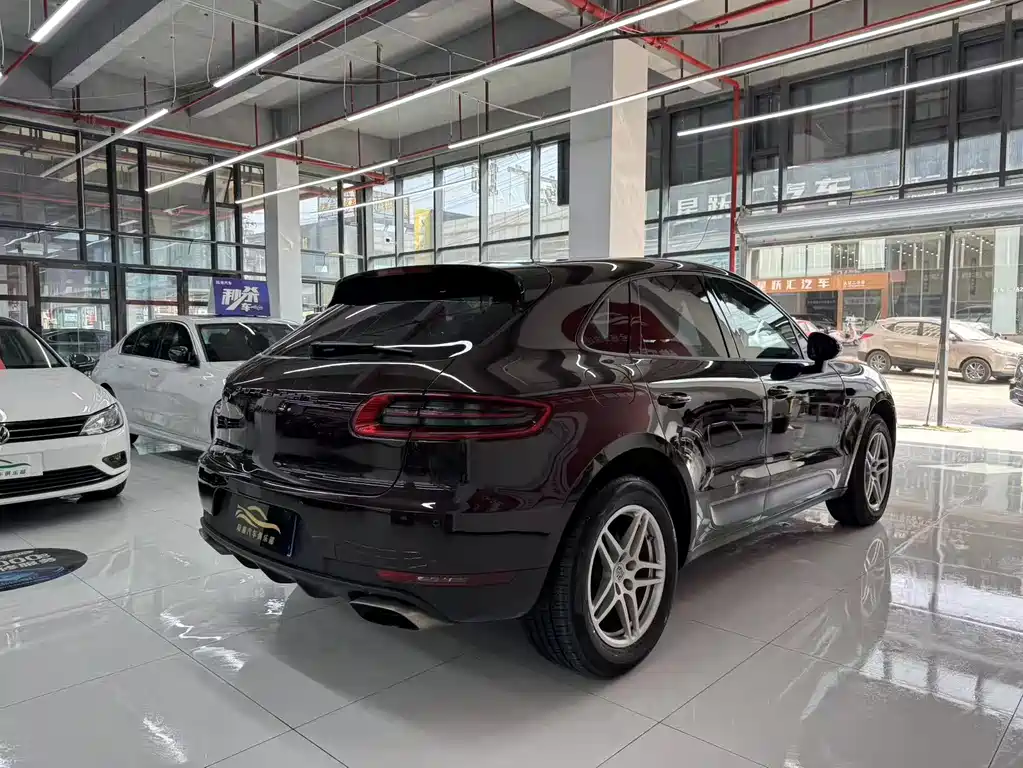 Porsche Macan 2017 — фото 14