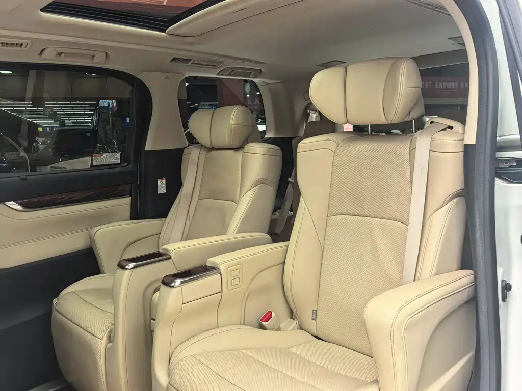 Toyota Alphard 2017 — фото 16