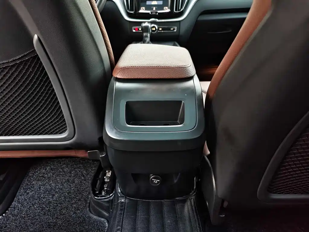 Volvo XC60 2020 — фото 27