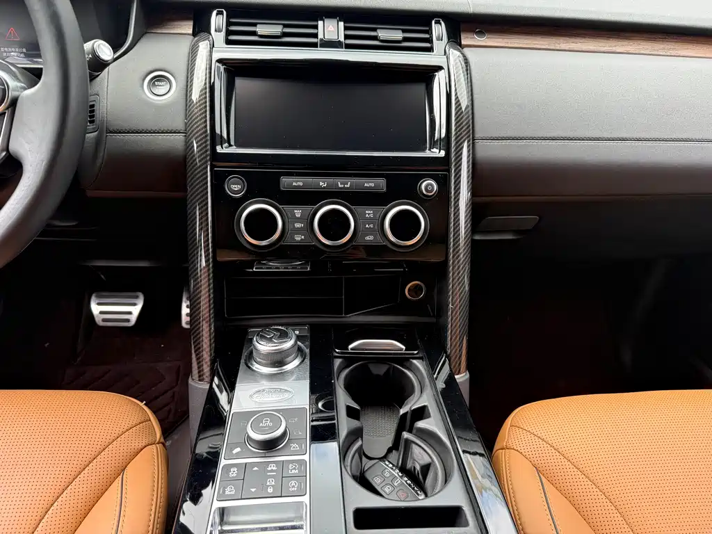 Land Rover Discovery 2018 — фото 13