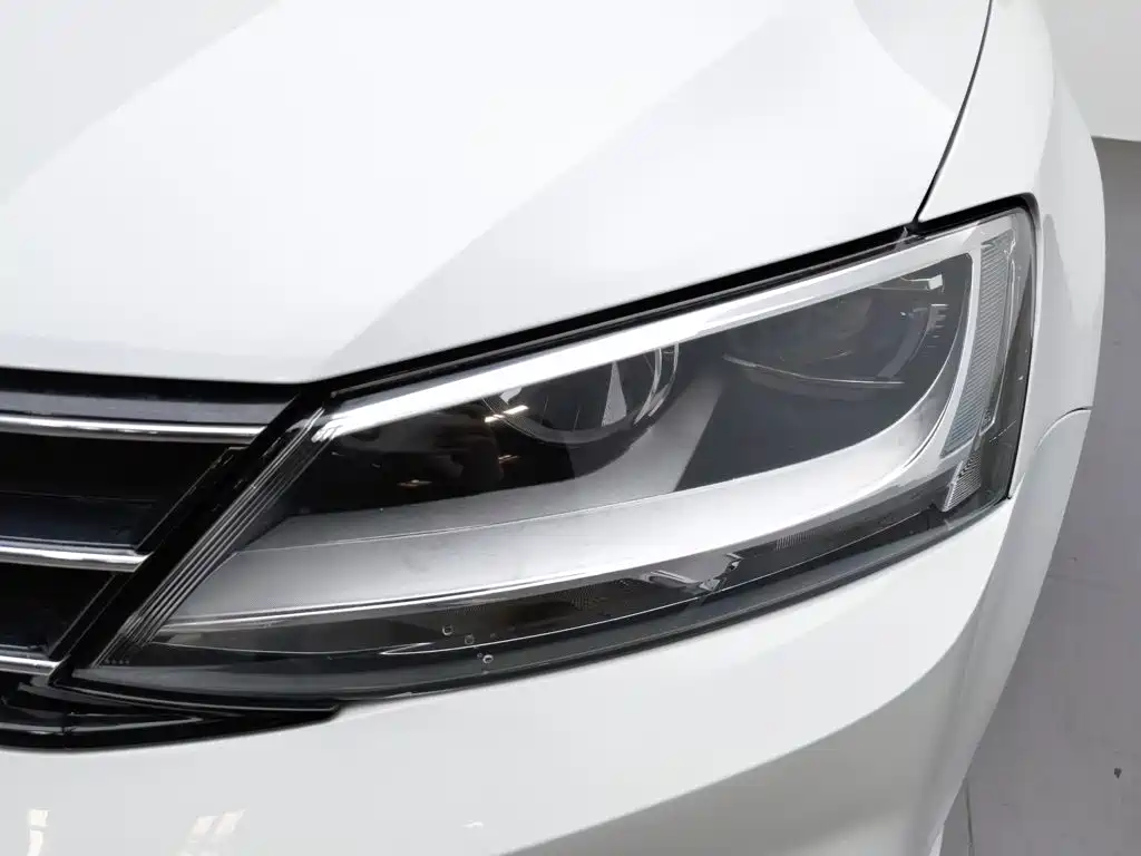 Volkswagen Sagitar 2018