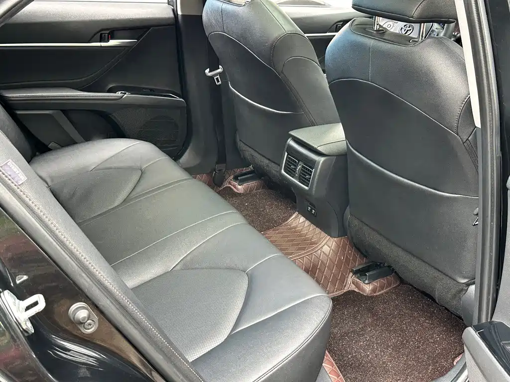 Toyota Camry 2022 — фото 13