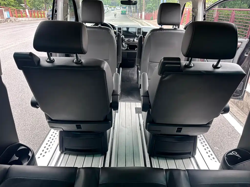 Volkswagen Multivan 2018 — фото 14