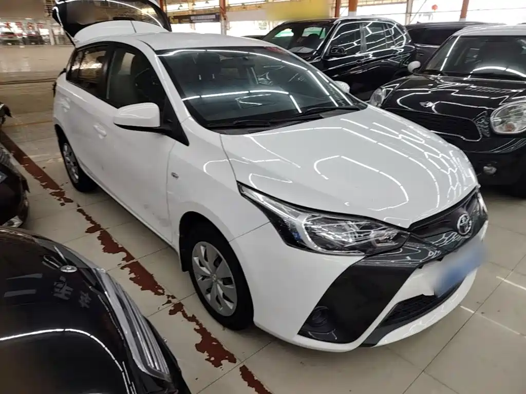 Toyota Yaris L 2017 — фото 4