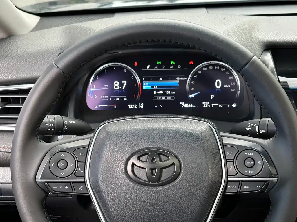 Toyota Camry 2022 — фото 11