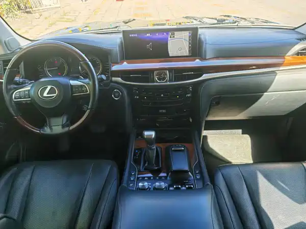 Lexus LX 2017