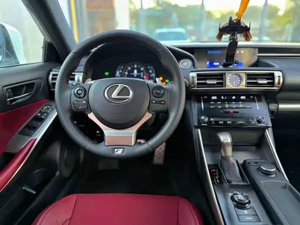 Lexus IS 2016