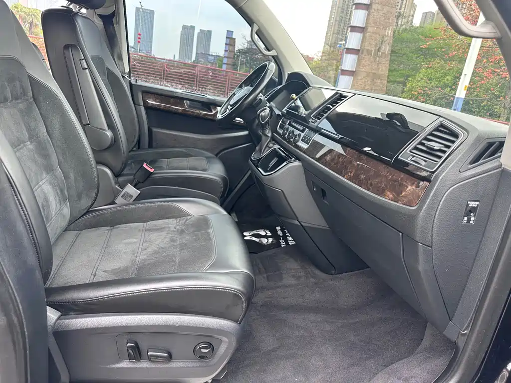 Volkswagen Multivan 2018 — фото 11