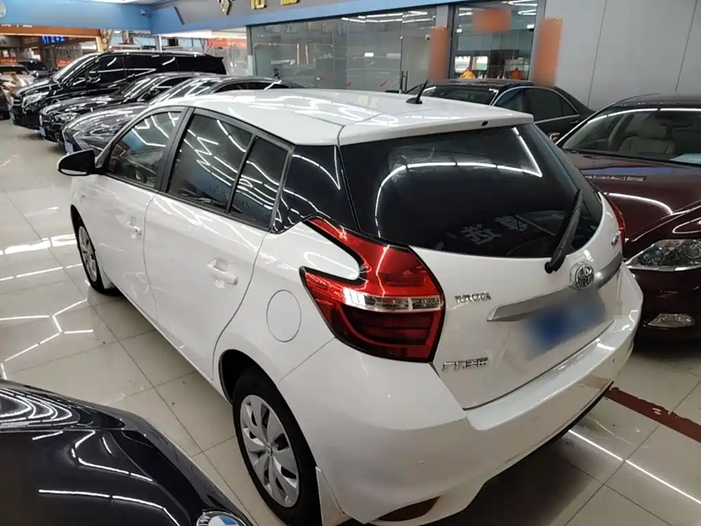 Toyota Yaris L 2017 — фото 5