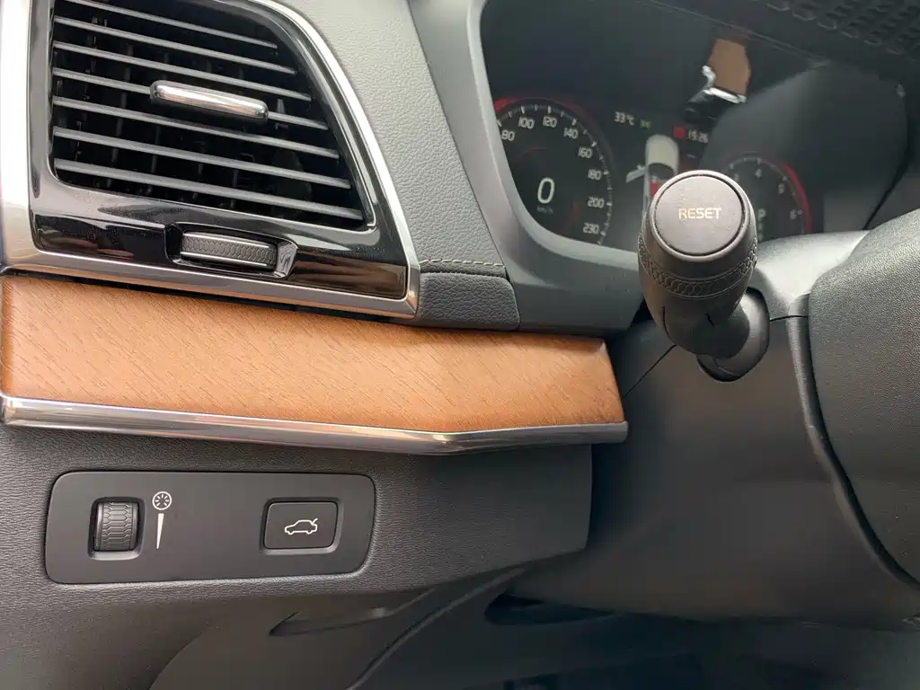Volvo XC90 2017 — фото 20