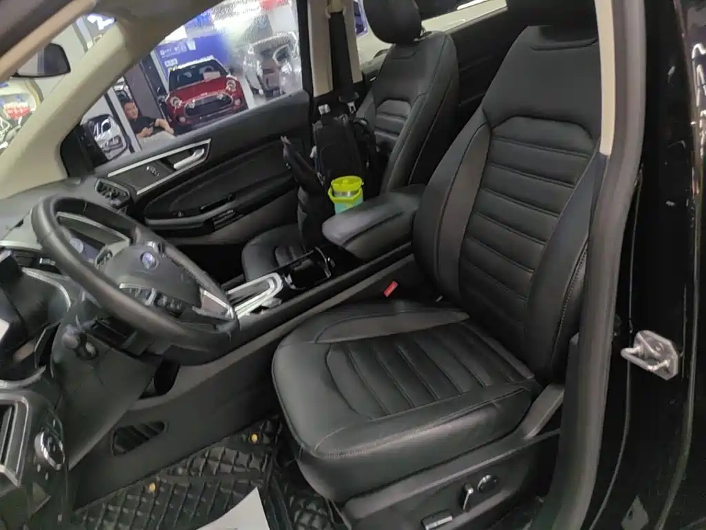 Ford Edge 2017 — фото 15