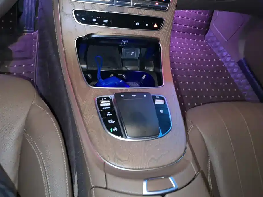 Mercedes-Benz E-Class 2023 — фото 16