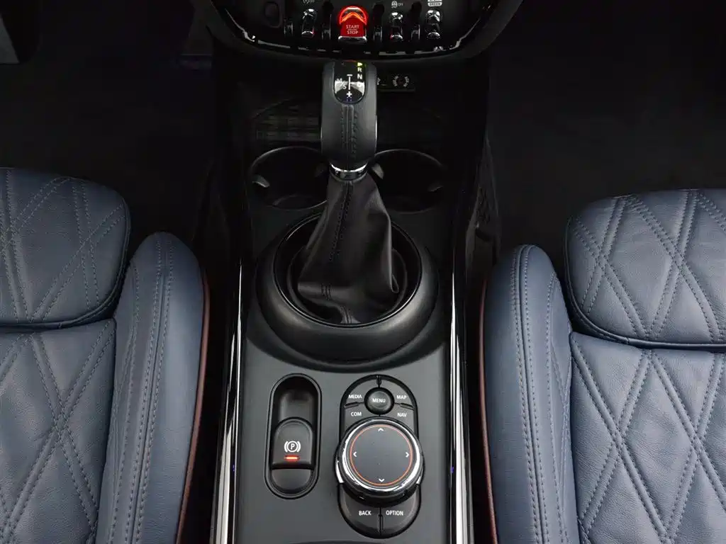 MINI Clubman 2018 — фото 12