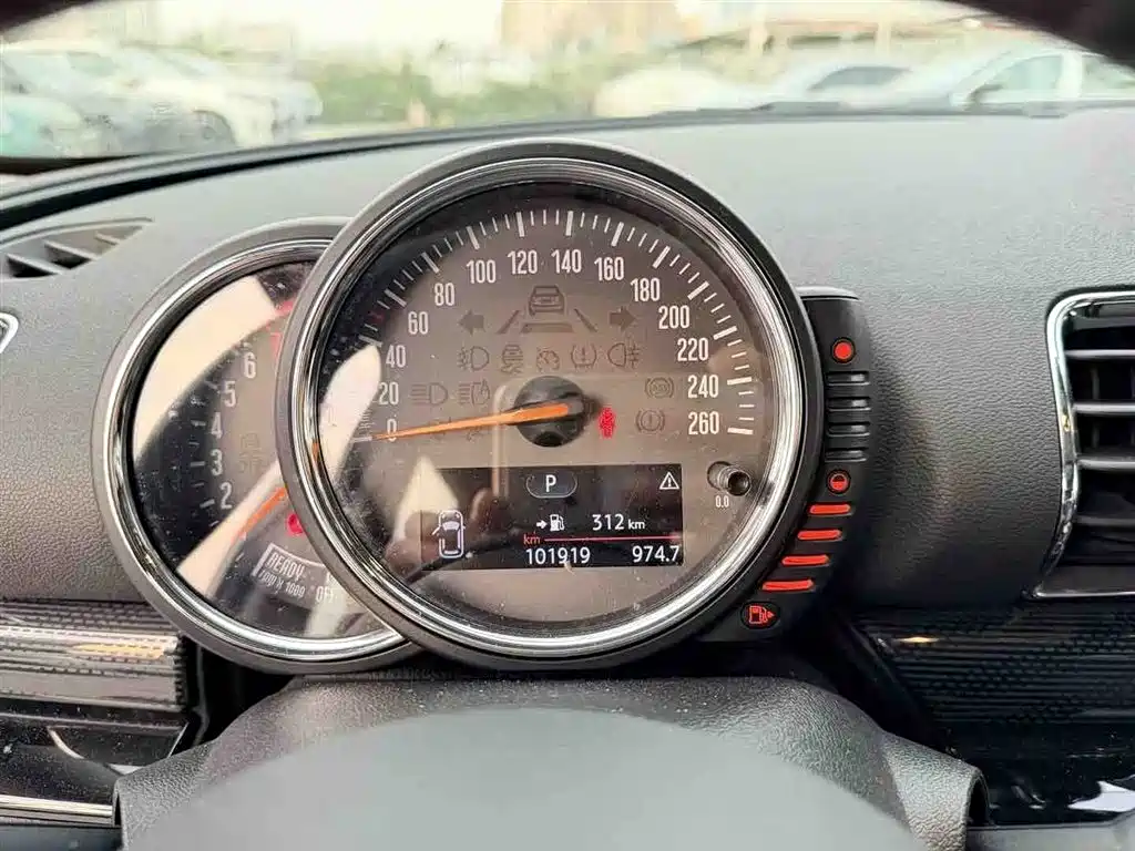 MINI Clubman 2017 — фото 10