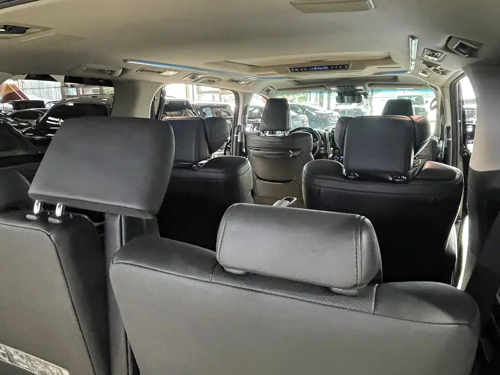 Toyota Vellfire 2023 — фото 16