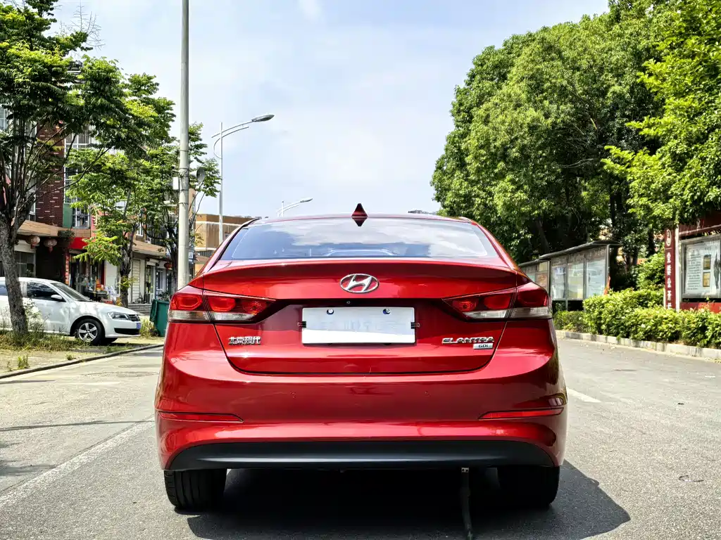 Hyundai Elantra 2016 — фото 4