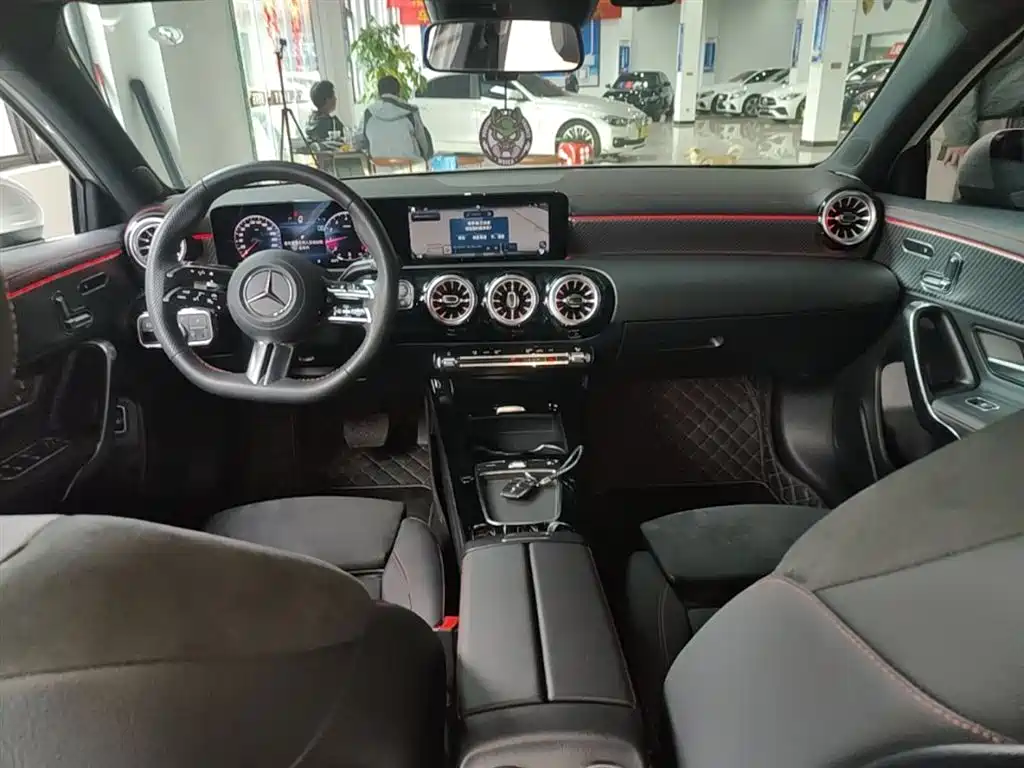 Mercedes-Benz A-Class 2024 — фото 10