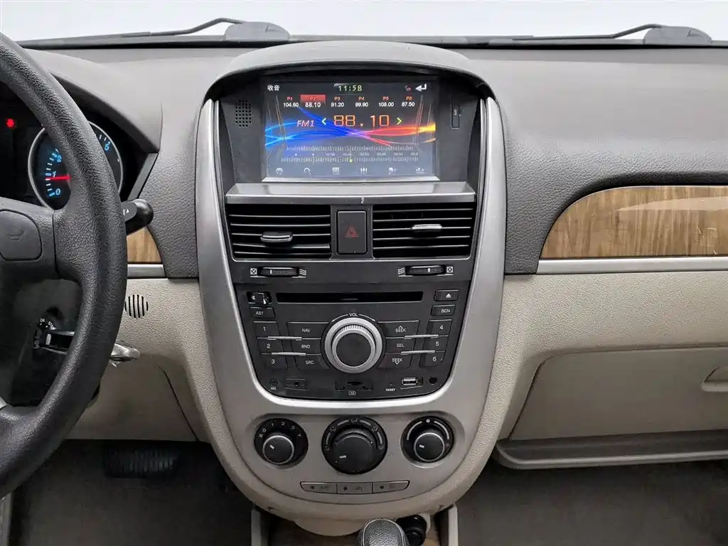 Buick Excelle 2015 — фото 12