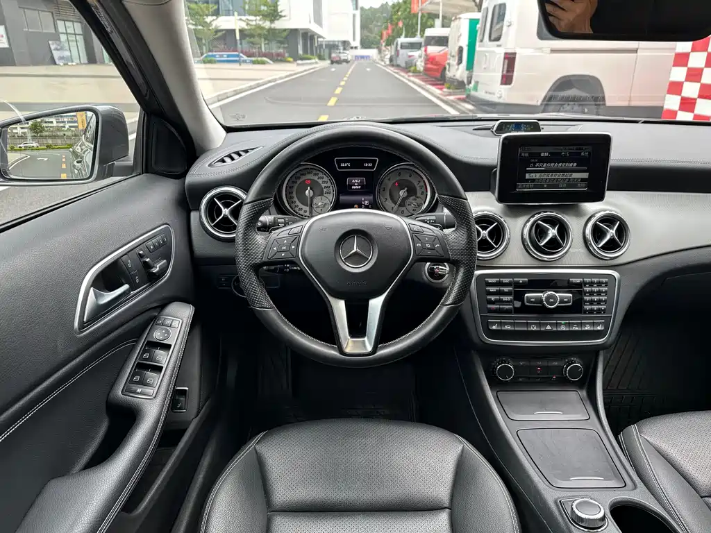Mercedes-Benz GLA 2015 — фото 15