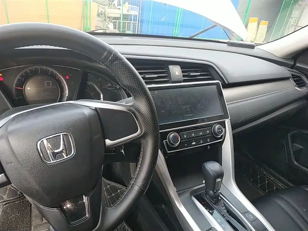 Honda Civic 2018 — фото 10