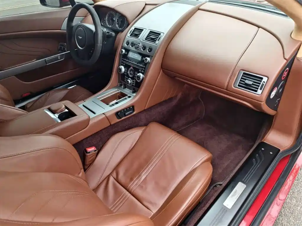 Aston Martin V8 Vantage 2012 — фото 14