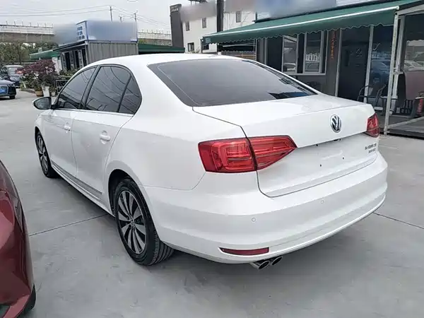 Volkswagen Sagitar 2018