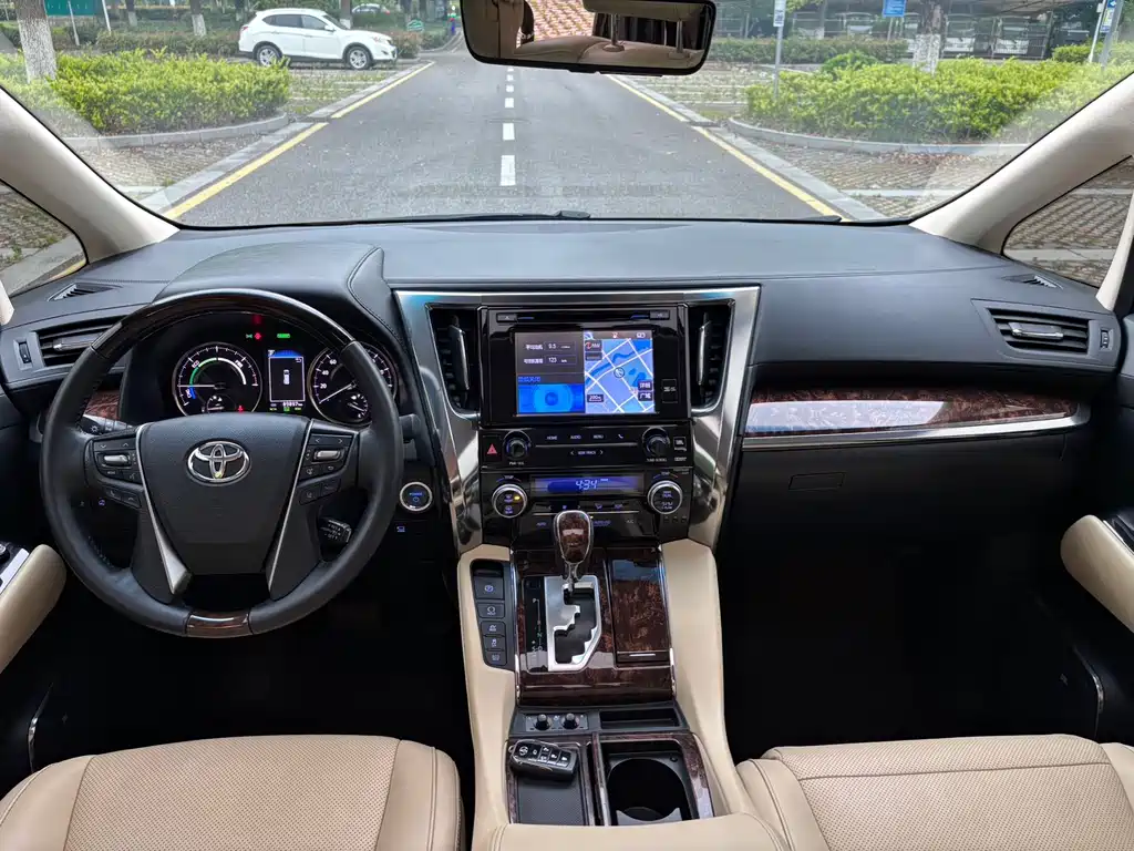 Toyota Alphard 2020 — фото 8