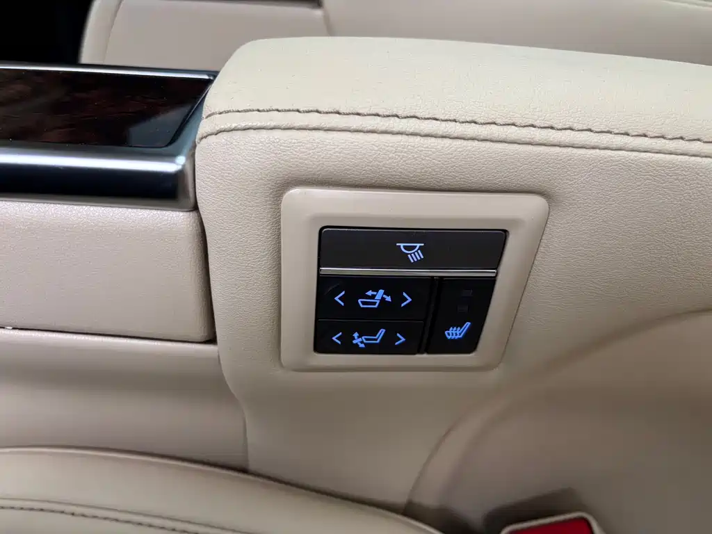 Toyota Alphard 2020 — фото 18
