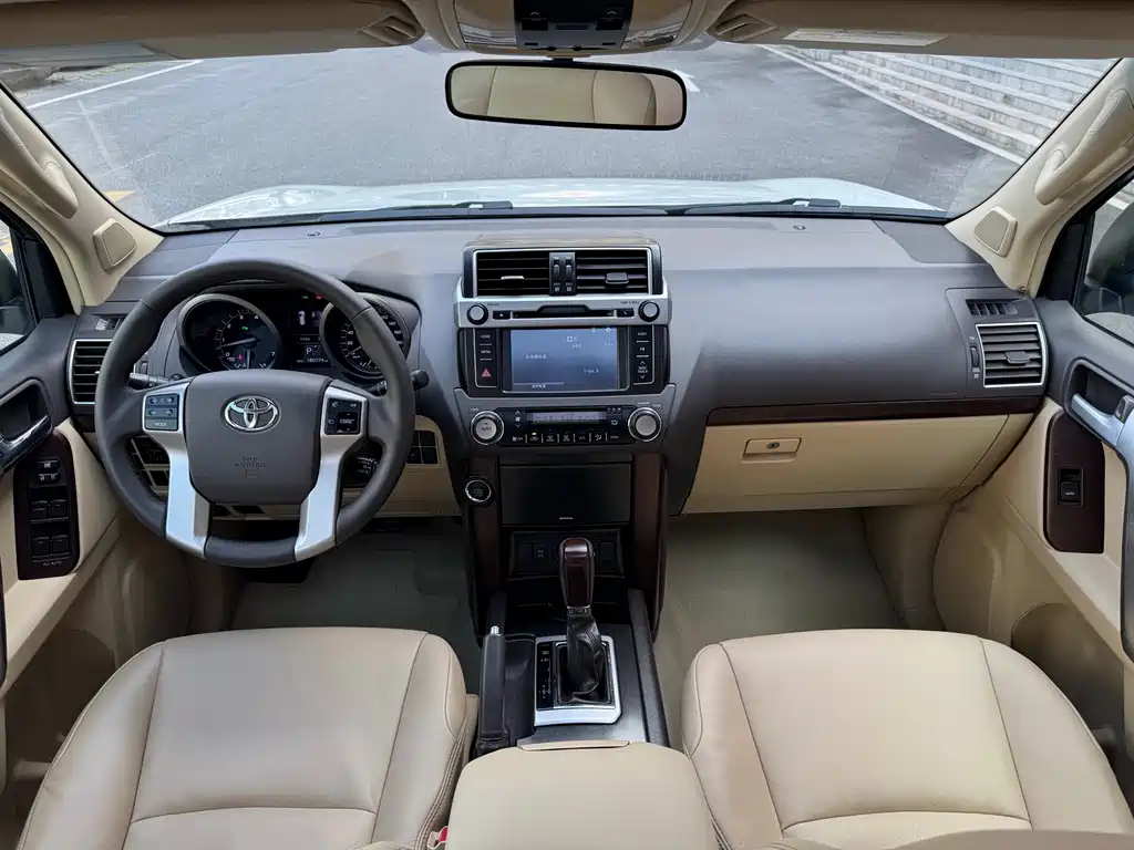 Toyota Prado 2015 — фото 7