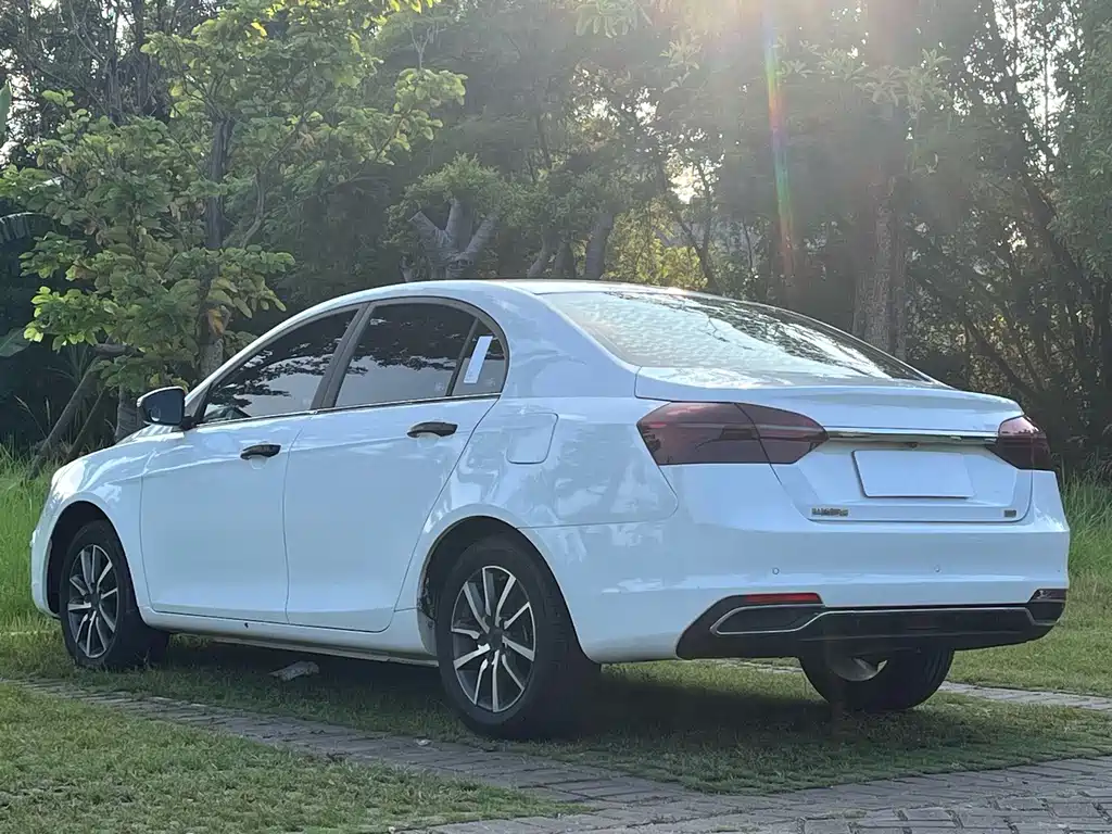 Geely Emgrand 2020 — фото 15