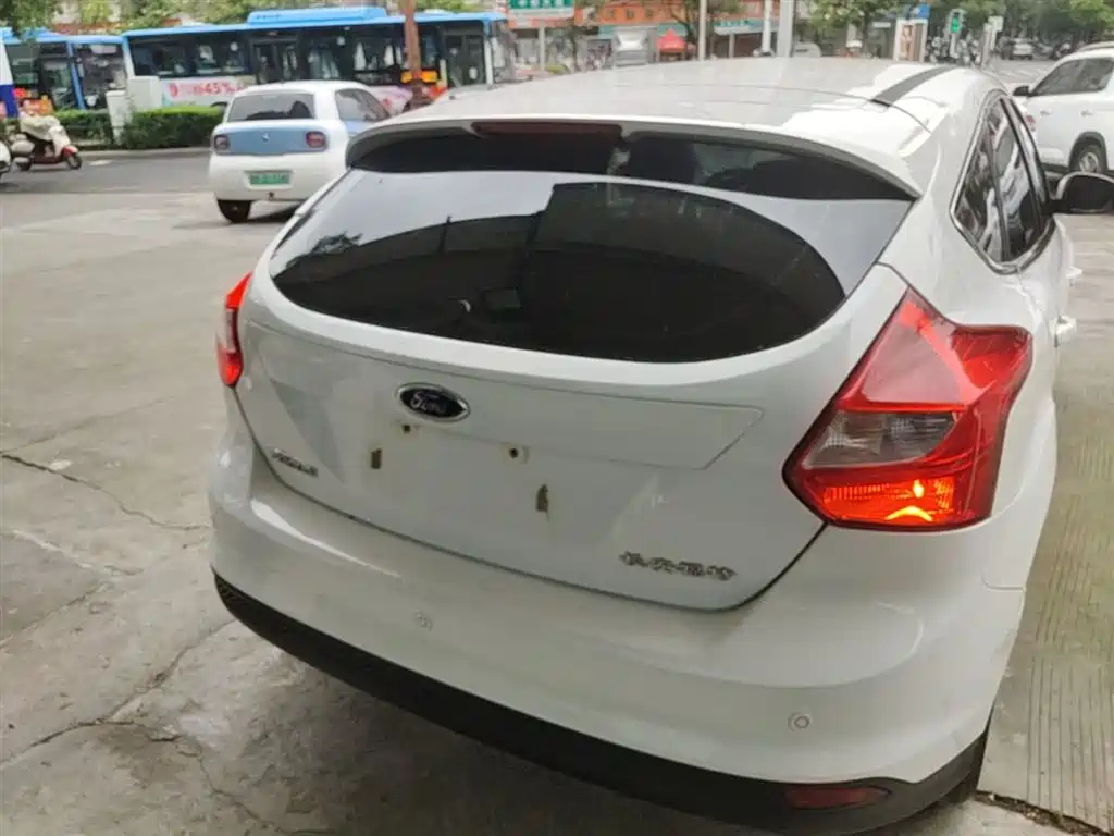 Ford Focus 2015 — фото 6