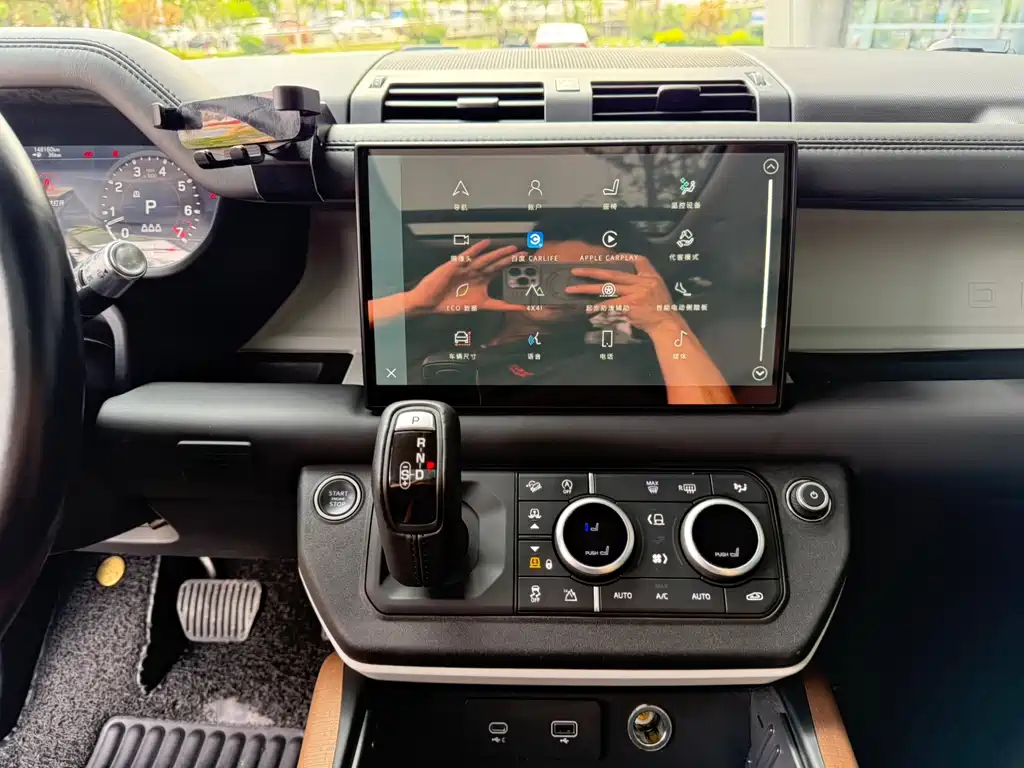 Land Rover Defender 2021 — фото 11
