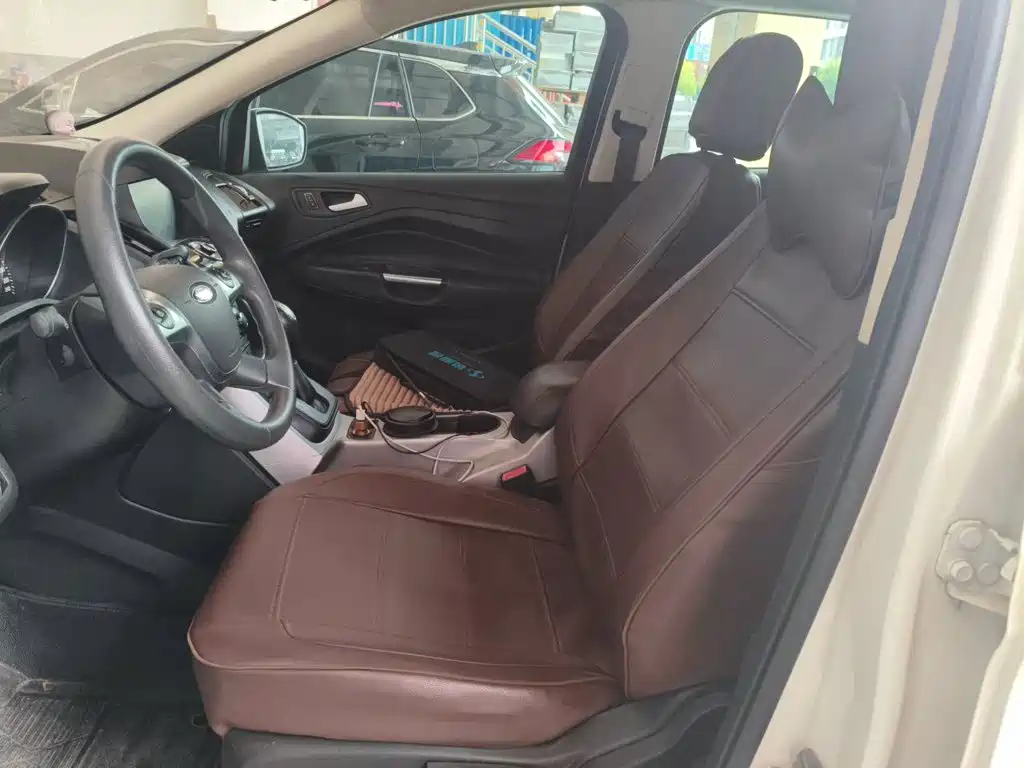 Ford Kuga 2016 — фото 11