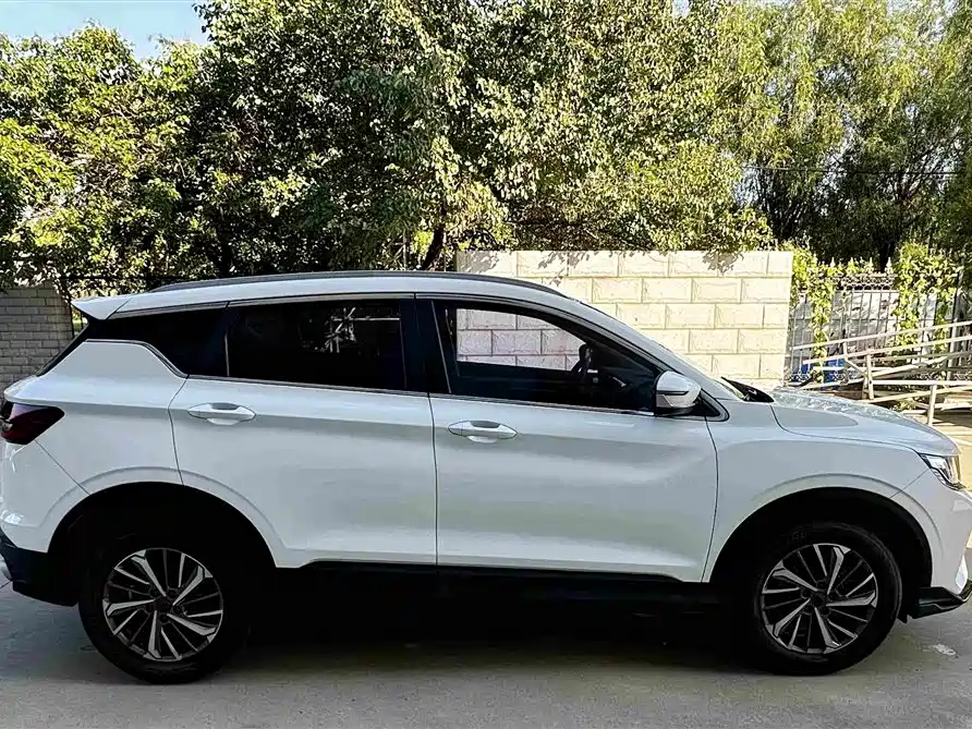 Geely Binyue 2022 — фото 16
