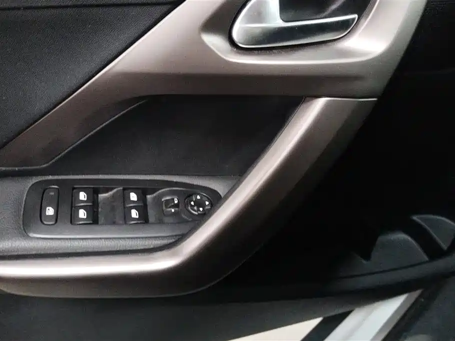 Peugeot 2008 2015