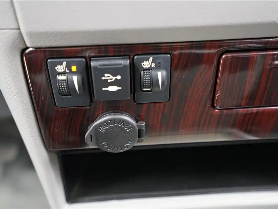 Toyota Sienna 2018 — фото 11