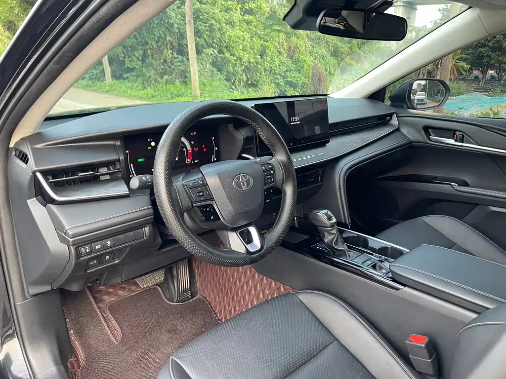 Toyota Camry 2024 — фото 18