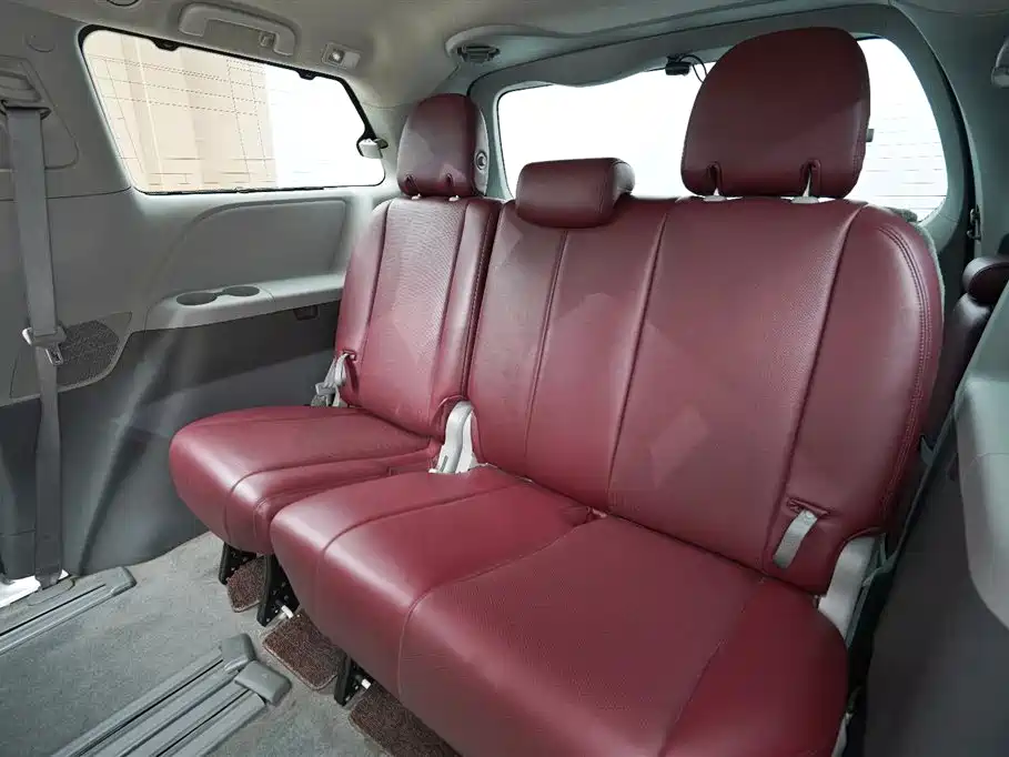 Toyota Sienna 2018 — фото 18