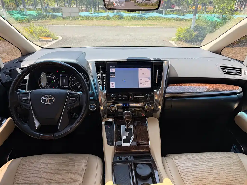 Toyota Alphard 2023 — фото 10