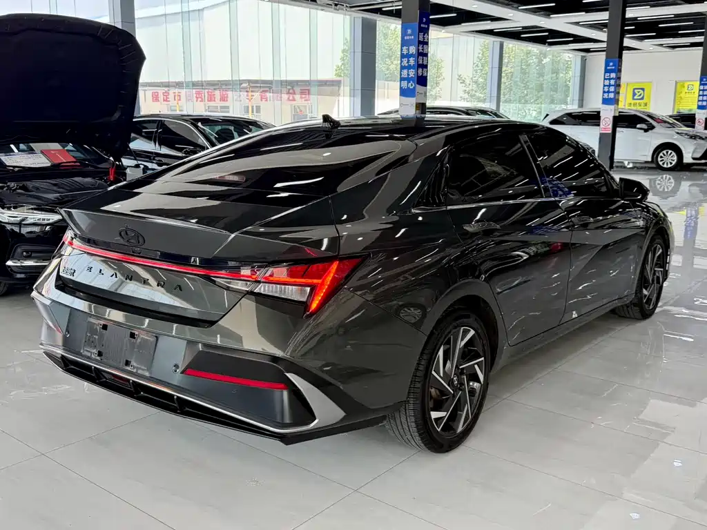 Hyundai Elantra 2023 — фото 12