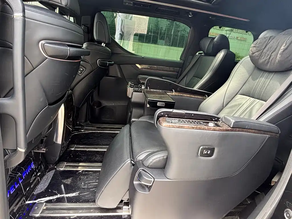 Toyota Alphard 2022 — фото 9