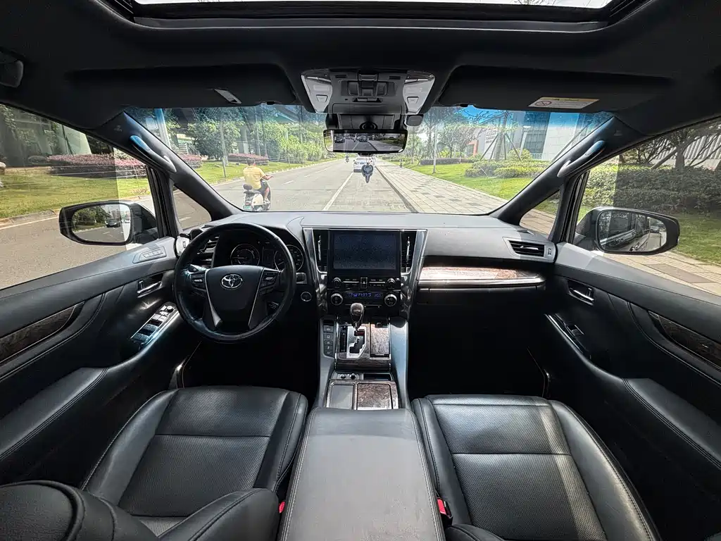 Toyota Alphard 2022 — фото 12