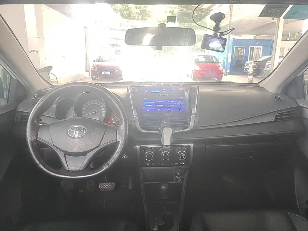 Toyota Vios 2017 — фото 10