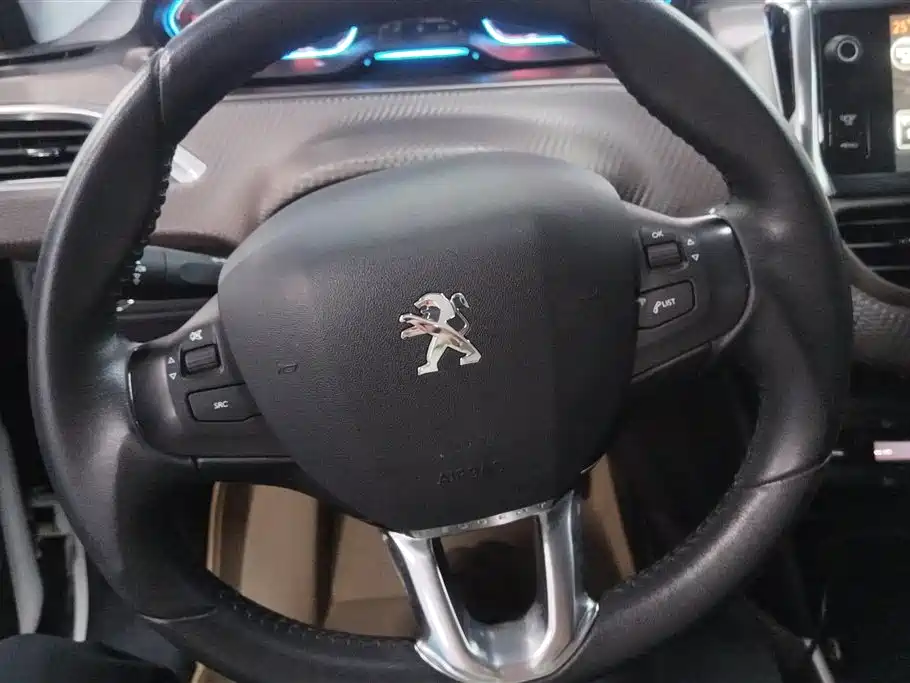 Peugeot 2008 2015 — фото 14